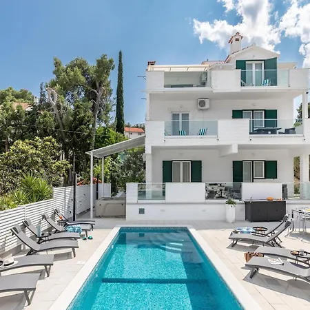 Apartment In Slatine By Adriatic Beach, Cleaning Included Apartment Trogir