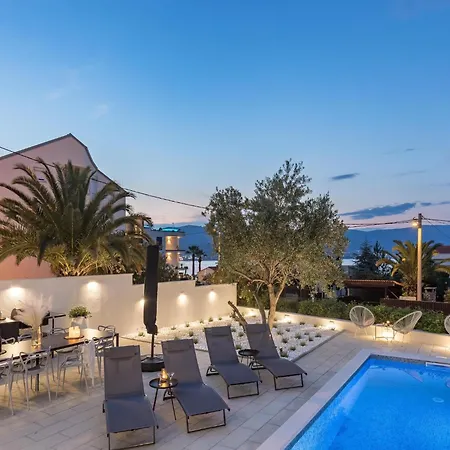 Apartment Apartment In Slatine By Adriatic Beach, Cleaning Included