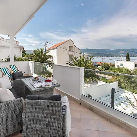 Breezy Near Trogir, Cleaning Included Apartment