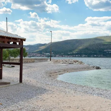 Apartment Breezy Near Trogir, Cleaning Included *