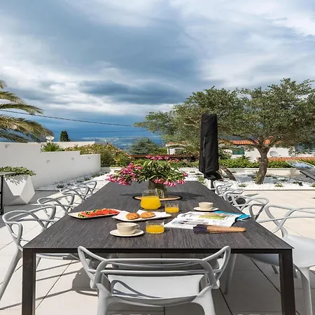 Apartment In Slatine By Adriatic Beach, Cleaning Included Trogir
