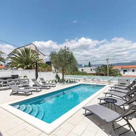 Apartment In Slatine By Adriatic Beach, Cleaning Included Trogir