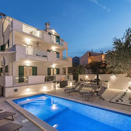 Apartment In Slatine By Adriatic Beach, Cleaning Included