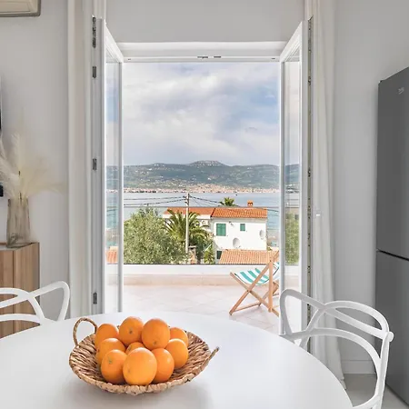 Apartment Breezy Near Trogir, Cleaning Included *