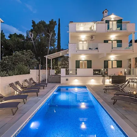 Apartment In Slatine By Adriatic Beach, Cleaning Included