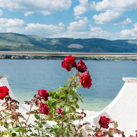 Breezy Near Trogir, Cleaning Included Apartment *