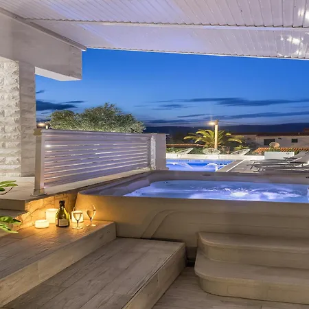 Breezy Near Trogir, Cleaning Included Apartment