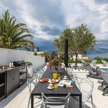 Apartment Apartment In Slatine By Adriatic Beach, Cleaning Included