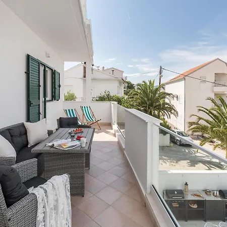 Apartment In Slatine By Adriatic Beach, Cleaning Included *