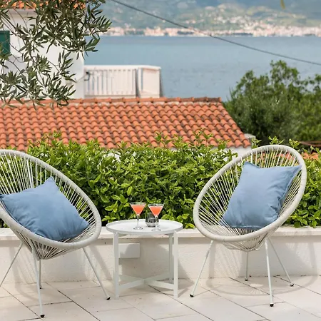 Apartment In Slatine By Adriatic Beach, Cleaning Included Trogir