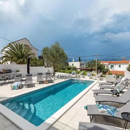 Apartment In Slatine By Adriatic Beach, Cleaning Included Apartment *