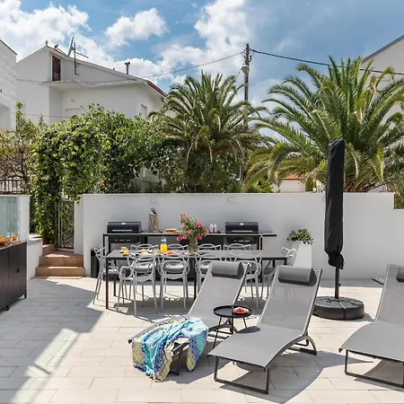 Apartment In Slatine By Adriatic Beach, Cleaning Included